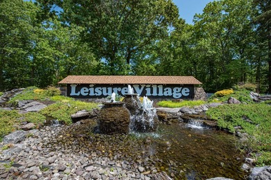 Perfectly maintained Greenbriar model featuring two bedrooms - photo 16