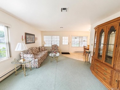 Perfectly maintained Greenbriar model featuring two bedrooms - photo 17