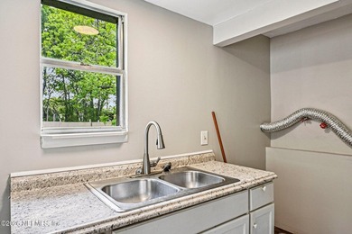 Come check out this four-bedroom, one-bathroom home is move-in - photo 17