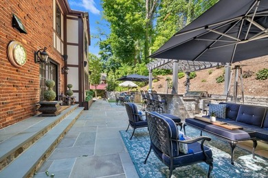 Nestled within Roslyn's historic Sinclair Martin enclave, this - photo 24