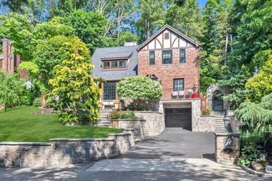 Nestled within Roslyn's historic Sinclair Martin enclave, this - photo 27
