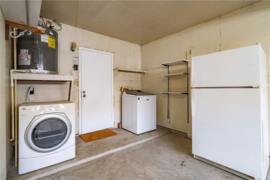 Welcome to this beautifully updated 3-bedroom, 2-bath home - photo 28