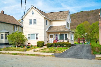 Welcome to this spacious and versatile home offering over 1,400 - photo 1