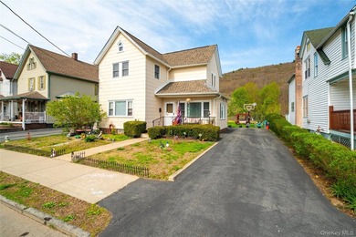 Welcome to this spacious and versatile home offering over 1,400 - photo 3