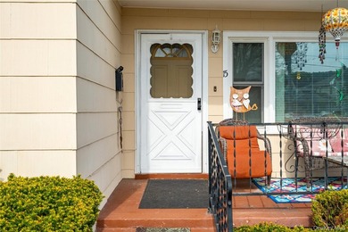 Welcome to this spacious and versatile home offering over 1,400 - photo 4