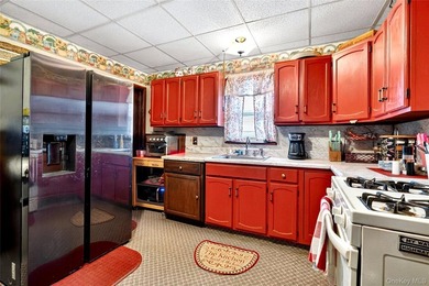Welcome to this spacious and versatile home offering over 1,400 - photo 8