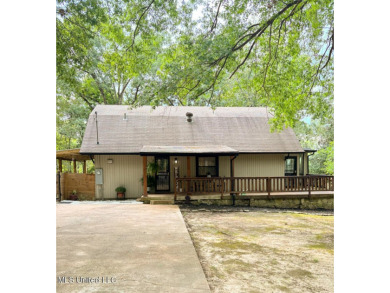 Thunderbird Lake Home For Sale in Hernando Mississippi