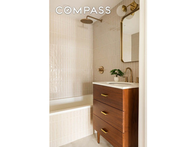 Welcome to this beautifully reimagined 1915 townhouse a fully - photo 11