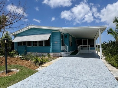 Welcome to your beachy retreat in a desirable 55+ community! - photo 1