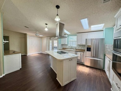 Welcome to your beachy retreat in a desirable 55+ community! - photo 3