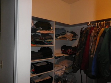 ALL ON ONE LEVEL 3,045 SQ FT VERY WELL MAINTAINED WITH PLENTY