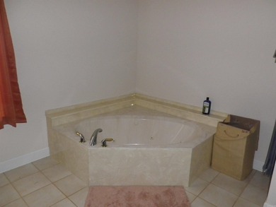 ALL ON ONE LEVEL 3,045 SQ FT VERY WELL MAINTAINED WITH PLENTY