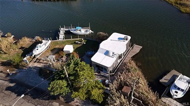 One-of-a-kind house boat/barge, wonderfully situated on Narrow - photo 34