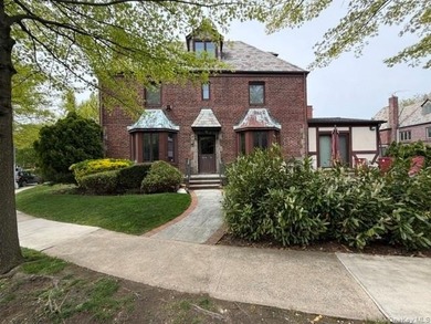 Welcome to this Rare home located on*Charm Circle*. Expanded and - photo 1