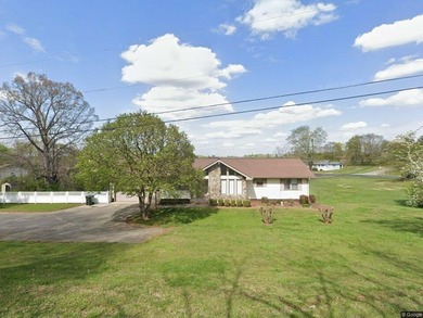 Lake Lanier Home For Sale in Oakwood Georgia