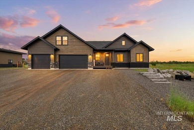 Escape to the heart of Idaho's mountain playground with this - photo 1