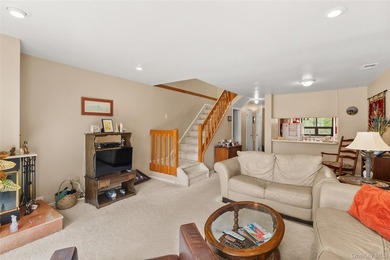 Welcome to this well-maintained home offering comfort - photo 4