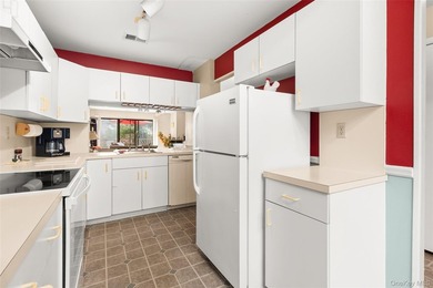 Welcome to this well-maintained home offering comfort - photo 8
