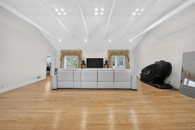 Prime Lake Success / University Gardens Location - Exceptional - photo 8