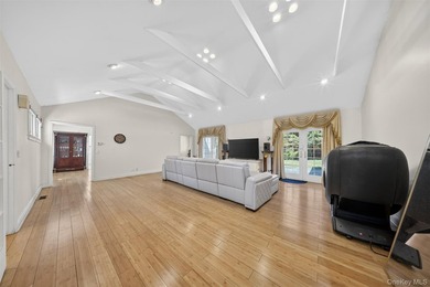 Prime Lake Success / University Gardens Location - Exceptional - photo 9