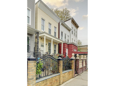Welcome to 150 Ridgewood Avenue, a spacious fully detached - photo 2