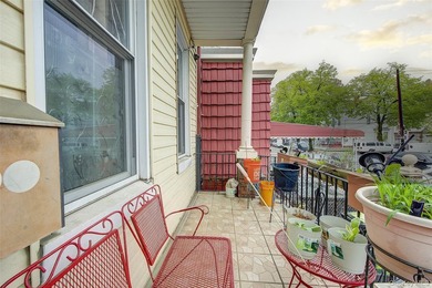 Welcome to 150 Ridgewood Avenue, a spacious fully detached - photo 4