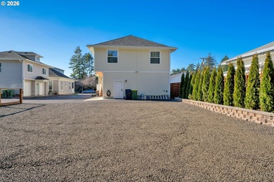 *Available Fully Furnished* 5 Bed 3 Bath residence. Here is your - photo 31