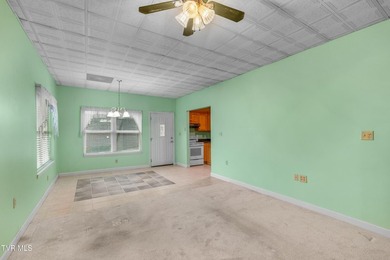 Spacious 5-bedroom, 3-bathroom home located on the desirable - photo 31