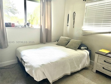 Beautiful 3 bedrooms and 2 bathrooms single family home with - photo 12