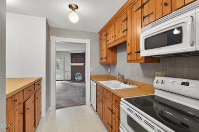 Rare opportunity at this price point - Victorian Townhouse-like