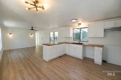 Welcome to Shenandoah Estates, a gated 55+ community offering - photo 6