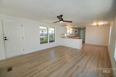 Welcome to Shenandoah Estates, a gated 55+ community offering - photo 10