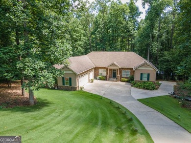 LAKEFRONT LIVING AT ITS FINEST! Welcome to 116 Wilson Creek - photo 2