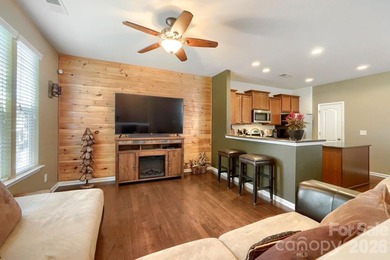 ******SELLER IS OFFERING A 2/1 TEMPORARY INTEREST RATE BUYDOWN - photo 8