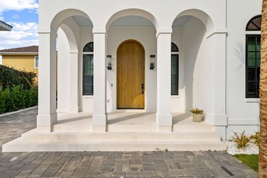 Grand and Elegant, brand new Custom 4br/4.5ba home in one of the - photo 2