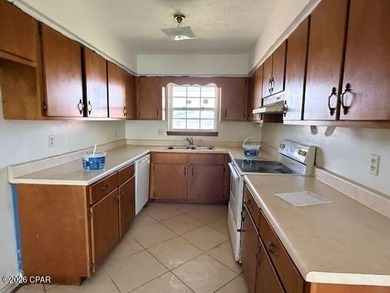 Here is a great opportunity to own a brick, 3 bedroom home - photo 3
