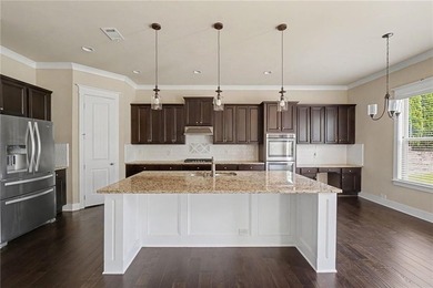 Experience luxury living in one of Laurel Canyon's most - photo 15