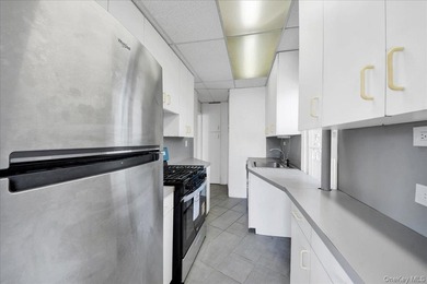 Back on the market, best deal in Riverdale! Spacious and - photo 15