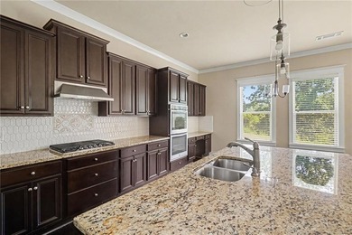 Experience luxury living in one of Laurel Canyon's most - photo 16