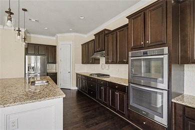 Experience luxury living in one of Laurel Canyon's most - photo 17