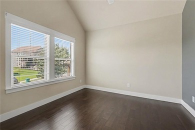 Experience luxury living in one of Laurel Canyon's most - photo 19