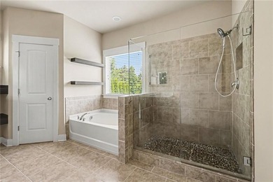 Experience luxury living in one of Laurel Canyon's most - photo 26