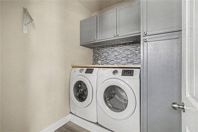 Experience luxury living in one of Laurel Canyon's most - photo 29