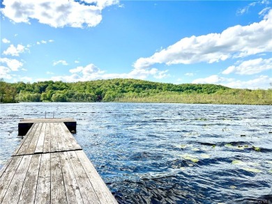 Just in time for the Summer! This gracious and well-maintained - Lake Home For Sale in Putnam Valley, New York
