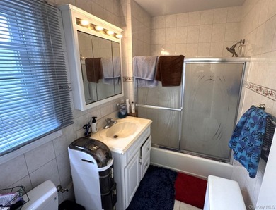 Welcome to this beautifully maintained Center Hall Colonial - photo 20