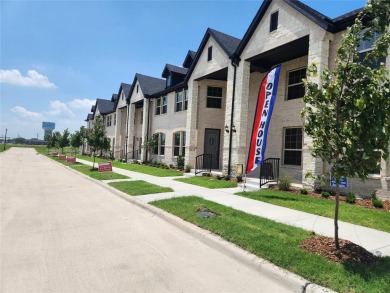 Lake Townhome/Townhouse For Sale in Rowlett, Texas