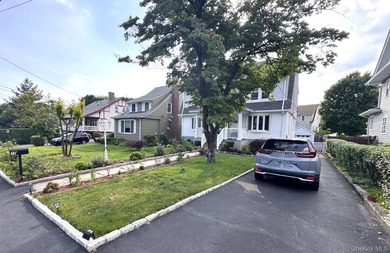 Welcome to this beautifully maintained Center Hall Colonial - photo 33