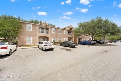 Welcome Home to Manotak Oaks! This second floor 2 bedroom, 2 - photo 1