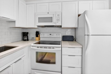 Welcome to Delray Beach! This move-in ready Kings Point condo is - photo 21