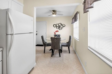 Welcome to Delray Beach! This move-in ready Kings Point condo is - photo 24